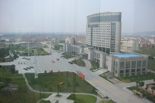 東陽國稅局室外空調機組噪聲治理項目 東陽國稅局室外空調機組噪聲治理項目